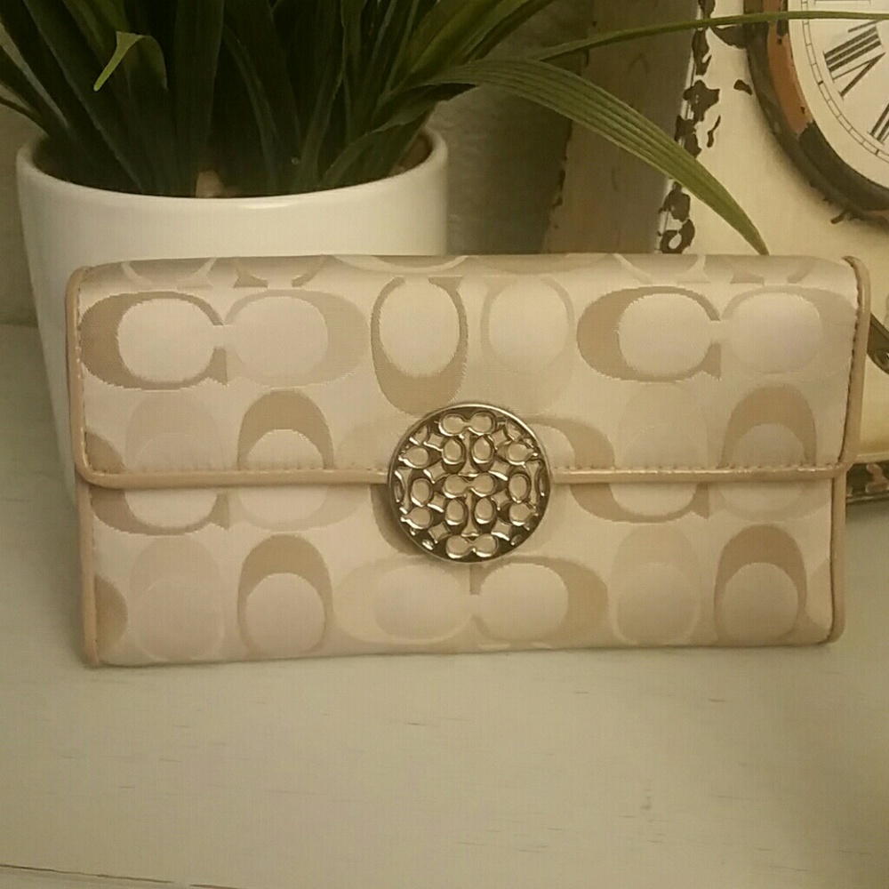 Signature Coach Wallet